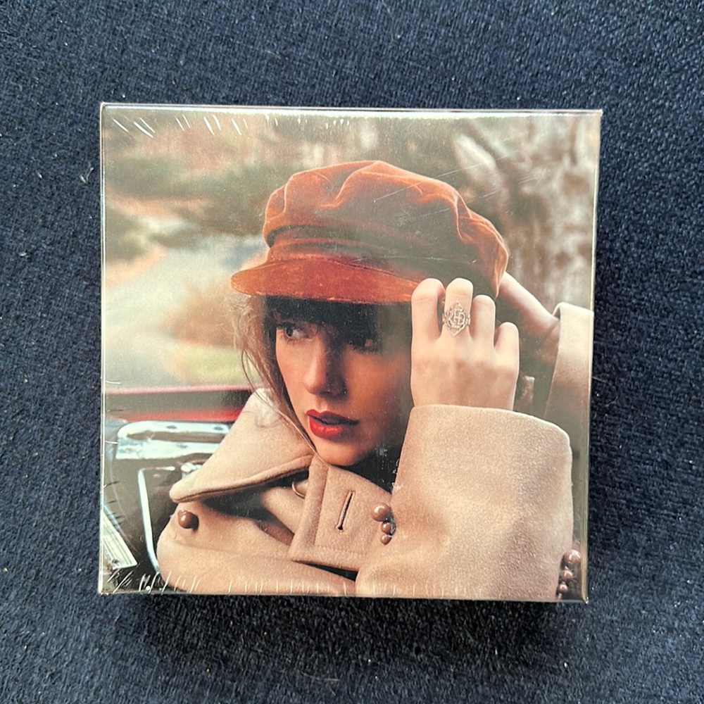 Taylor Swift Red TV Puzzle Capital One Exclusive